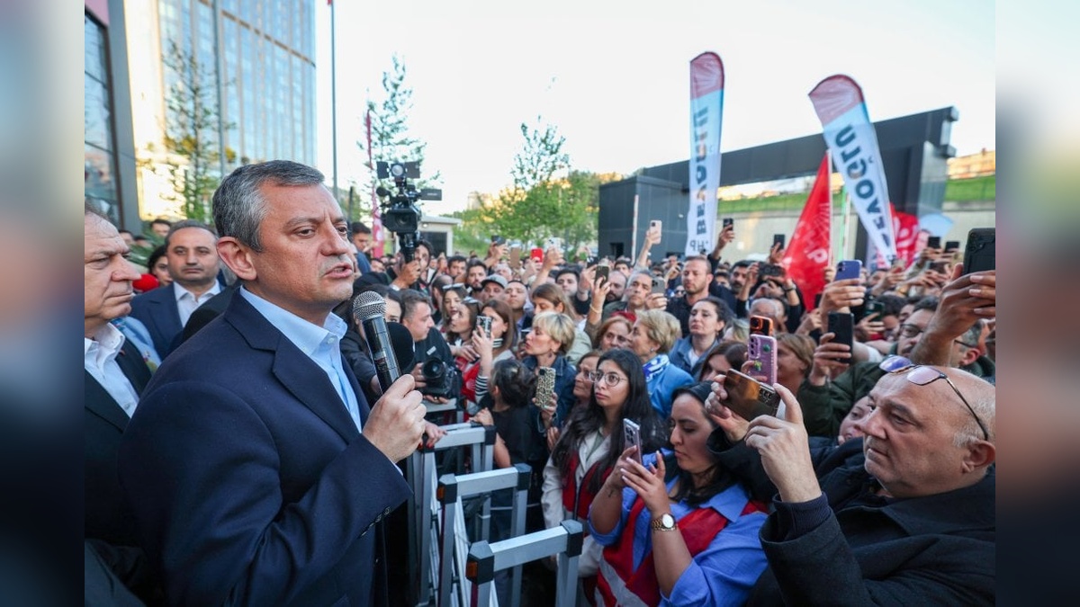 Özgür Özel: 'Cumhuriyet Halk Partisi'ni Sindirme Günü Değildir'