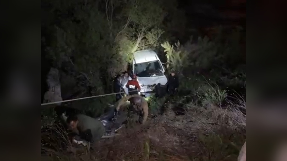 Hakkari'de Zap Suyu'na Uçan Ticari Araç Kazası: 1 Yaralı