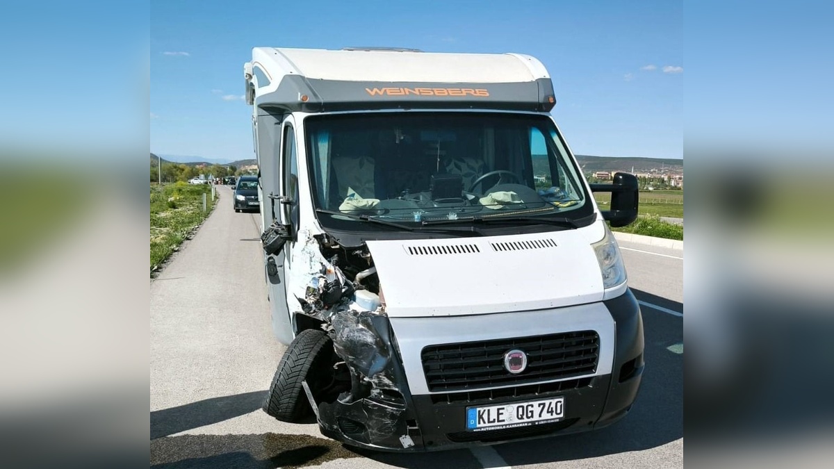 Tavşanlı'da Karavan-Minibüs Kazası: 1 Yaralı