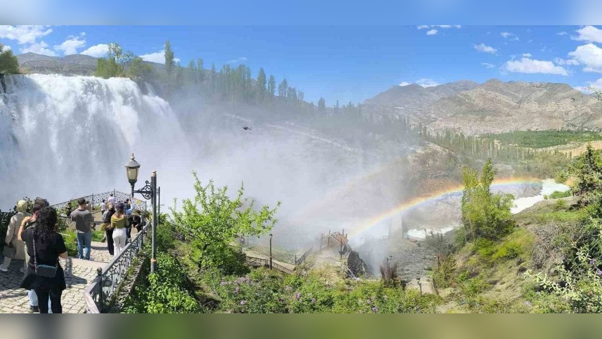 Tortum Şelalesi, Kar Sularıyla Coştu