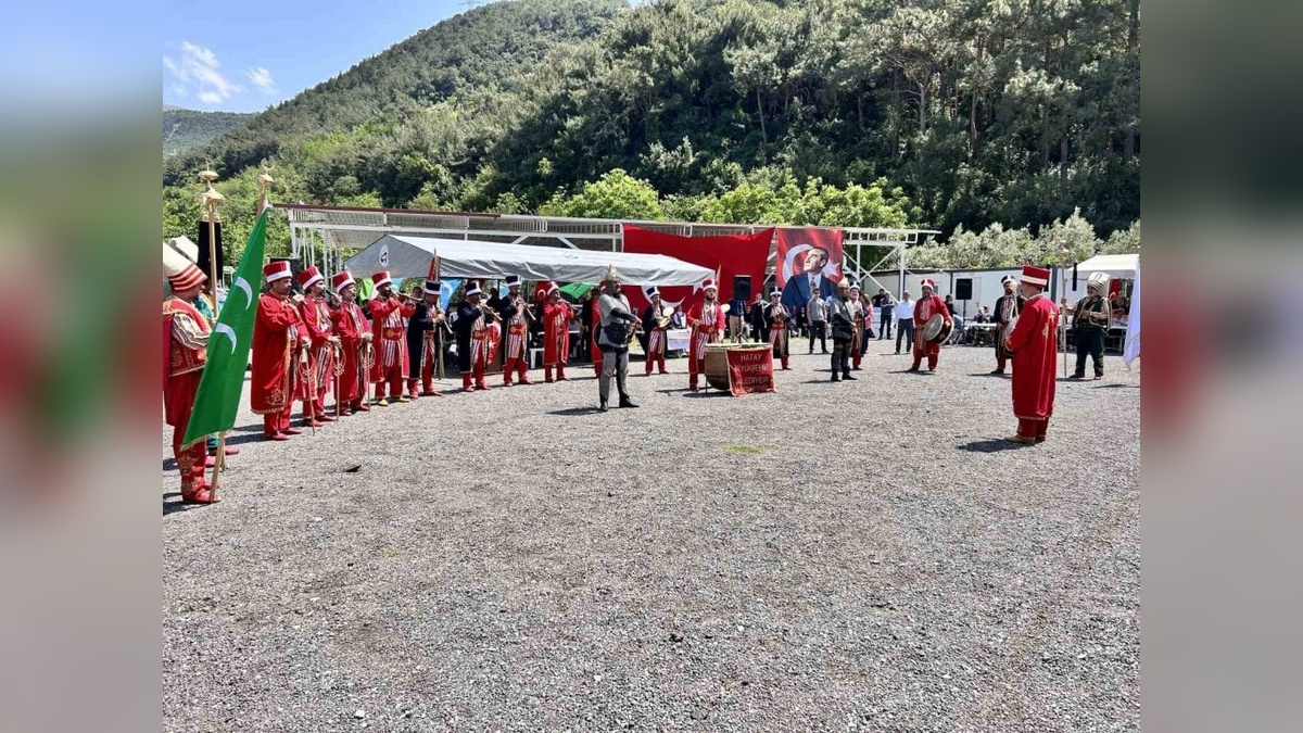 Hatay'da Türkmen Şenliği Depremzedeleri Bir Araya Getirdi
