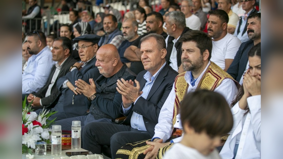 Seçer, Tarsus Hıdırellez Güreşlerini İzledi