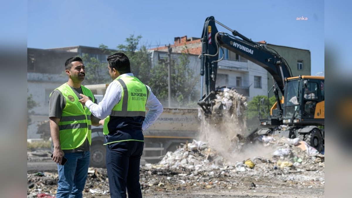 İzmir Büyükşehir Belediyesi, Buca'da Bin 100 Ton Atığı Temizledi