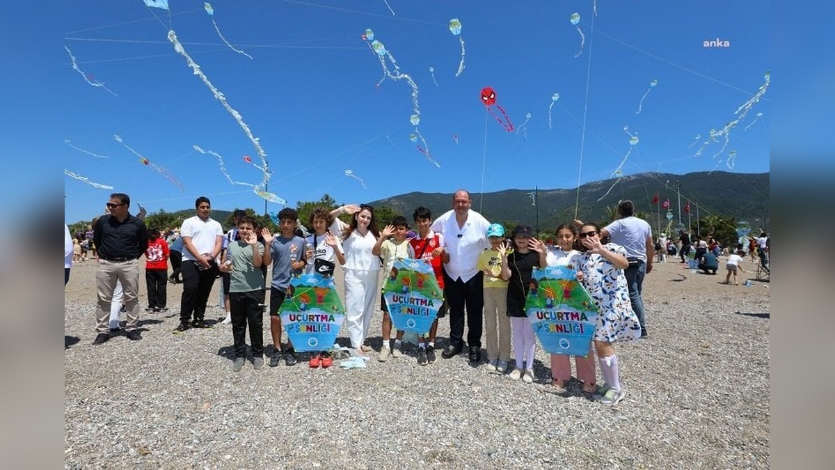 Menderes'te 14. Geleneksel Uçurtma Şenliği Coşkuyla Kutlandı