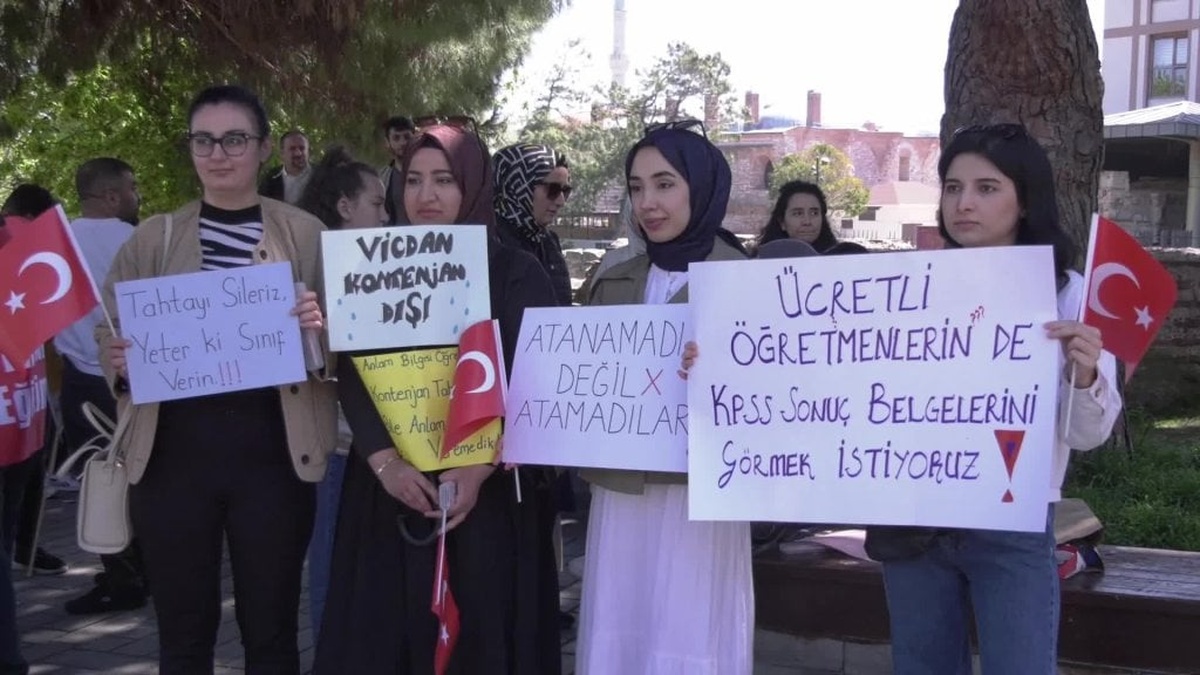 KPSS'de Başarılı Olmasına Rağmen Atanamayan Öğretmenler Ek Atama İstiyor