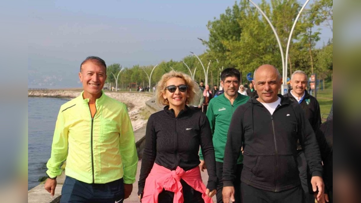 Körfez Belediyesi'nden Vatandaşlarla Sağlıklı Yaşam Yürüyüşü