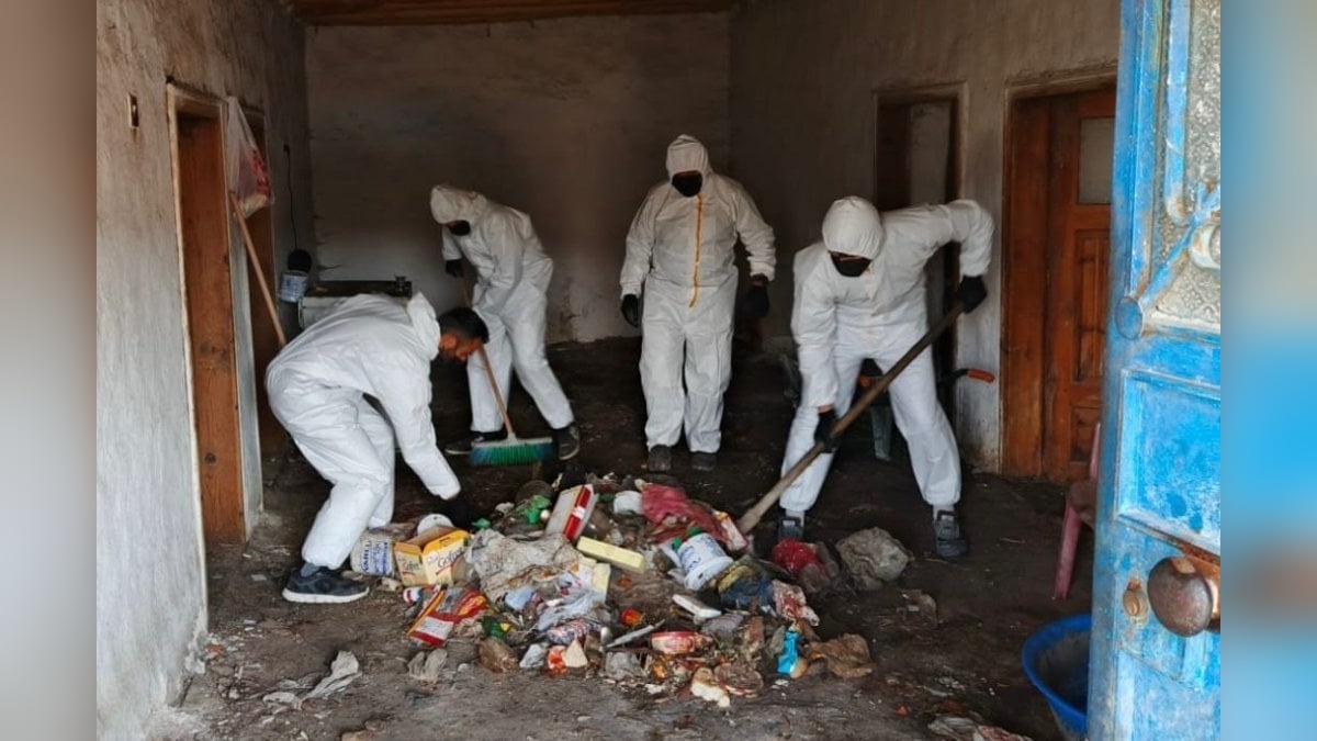 Kayseri'de Yalnız Yaşayan Kişinin Evinden 1 Kamyon Çöp Çıktı