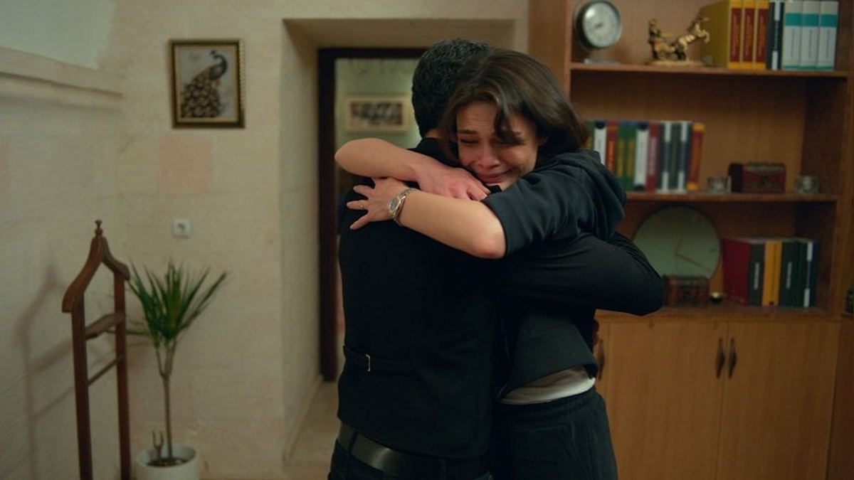 Uzak Şehir'de Cihan ve Alya'nın Gözyaşlı Buluşması