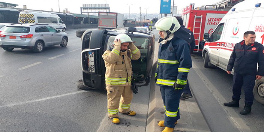 Esenyurt'ta otomobil devrildi, trafik yoğunluğu oluştu