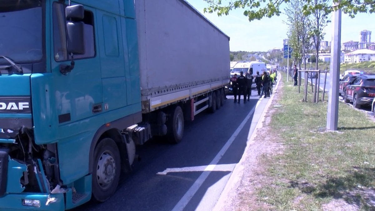 Başakşehir'de TIR Kazasında Yaya Hayatını Kaybetti