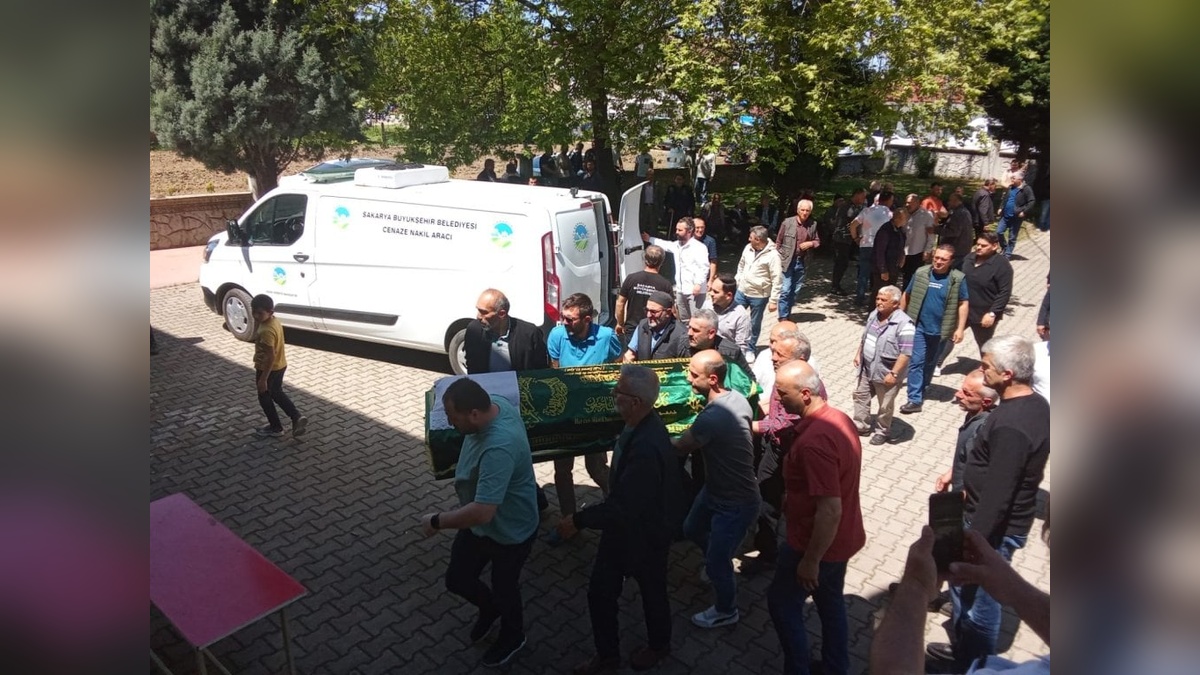 Motosiklet Kazasında Hayatını Kaybeden Emirhan Gözalan, Akyazı'da Toprağa Verildi