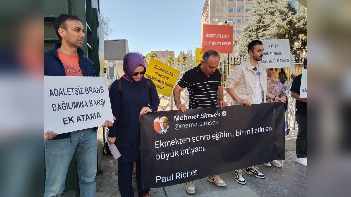 Binlerce Öğretmen, Ek Atama İçin MEB ve Hazine Bakanlığı Önünde Eylemde