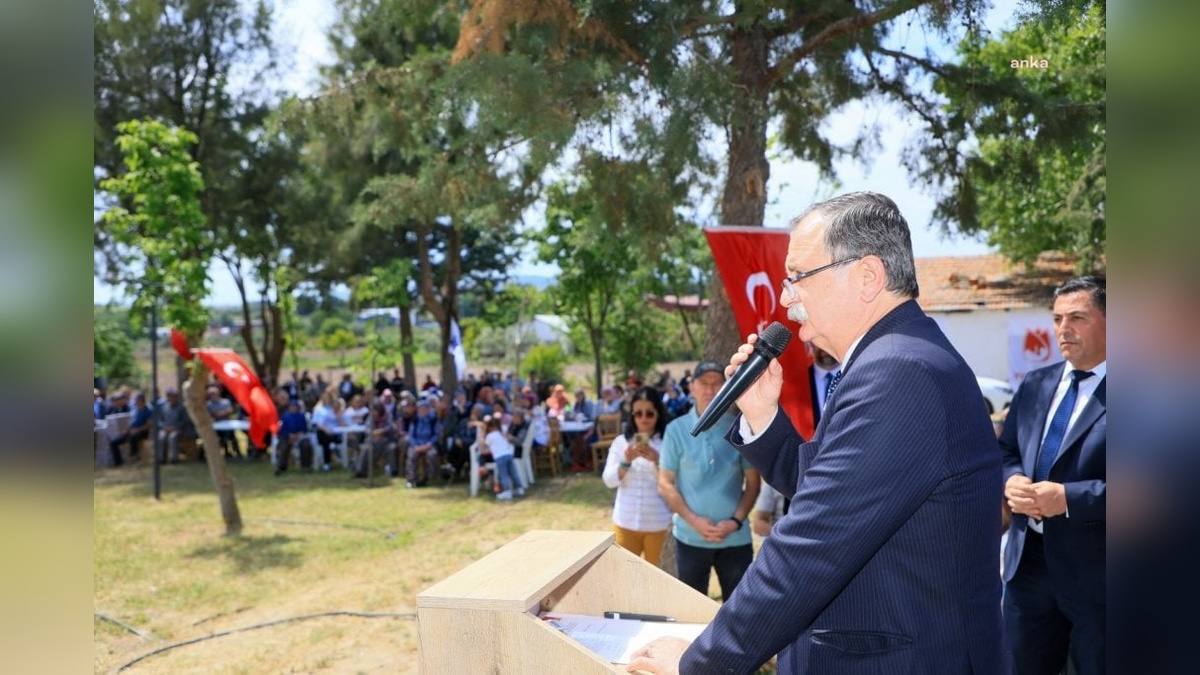 Yunusemre'de Vefa Parkı ve Şaban Nişli Futbol Sahası Açıldı