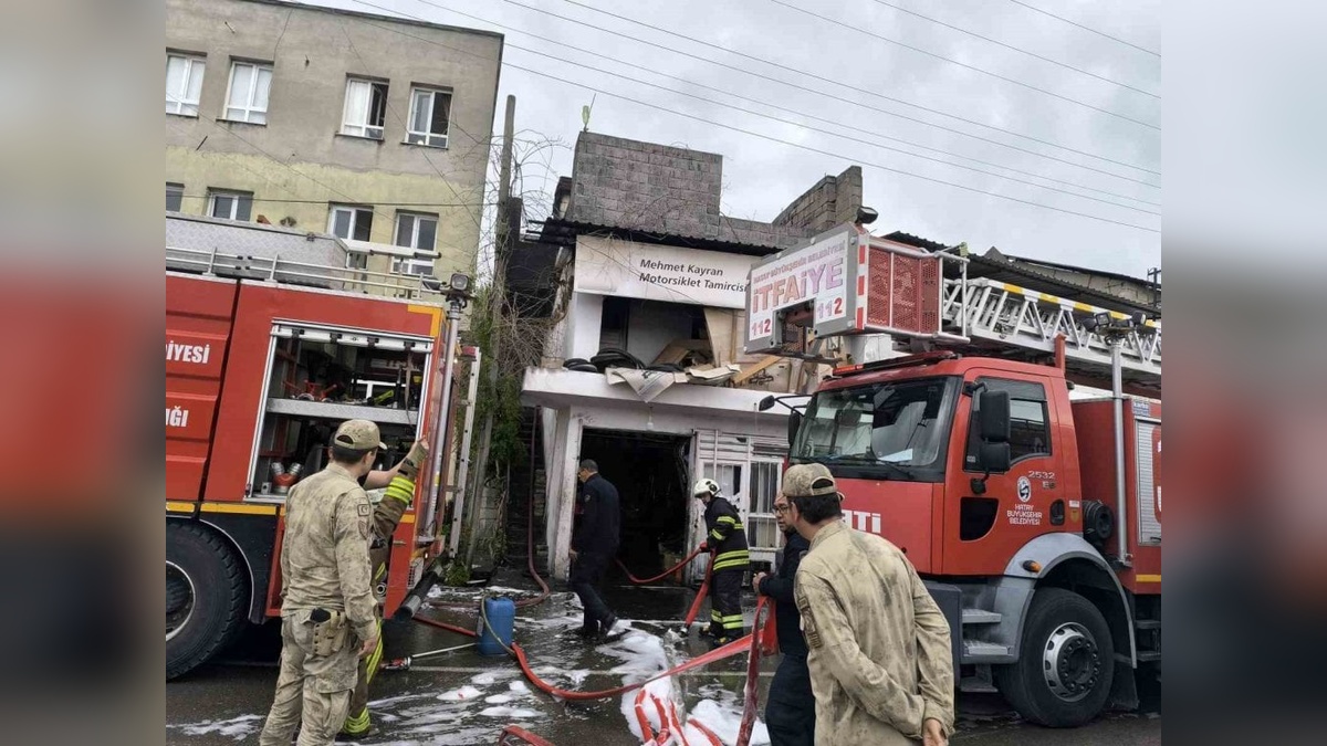 Hatay'da Motosiklet Tamir Atölyesinde Yangın