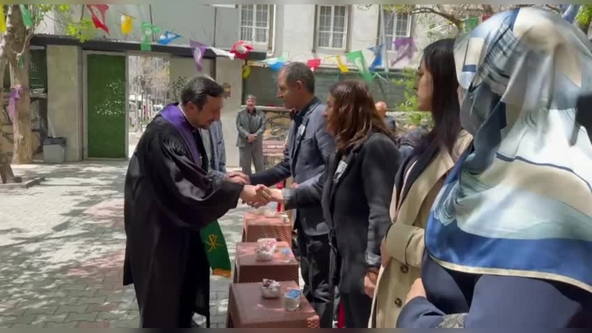 Van Kilisesi Rahibi Kavak, Sırrı Süreyya Önder İçin Taziyede Bulundu