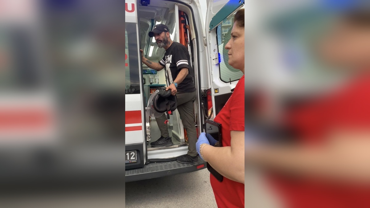 Aydın'da alkollü motosiklet sürücüsü refüje çarptı, sağlık görevlilerine hakaret etti