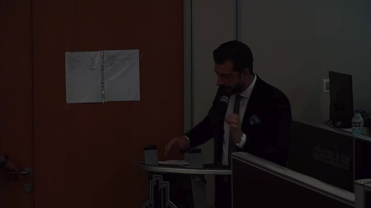 Karşıyaka Belediye Meclisi'nde gerginlik: Adem Öztürk, Mustafa Evsen'e 'ağzını yüzünü dağıtırım' dedi