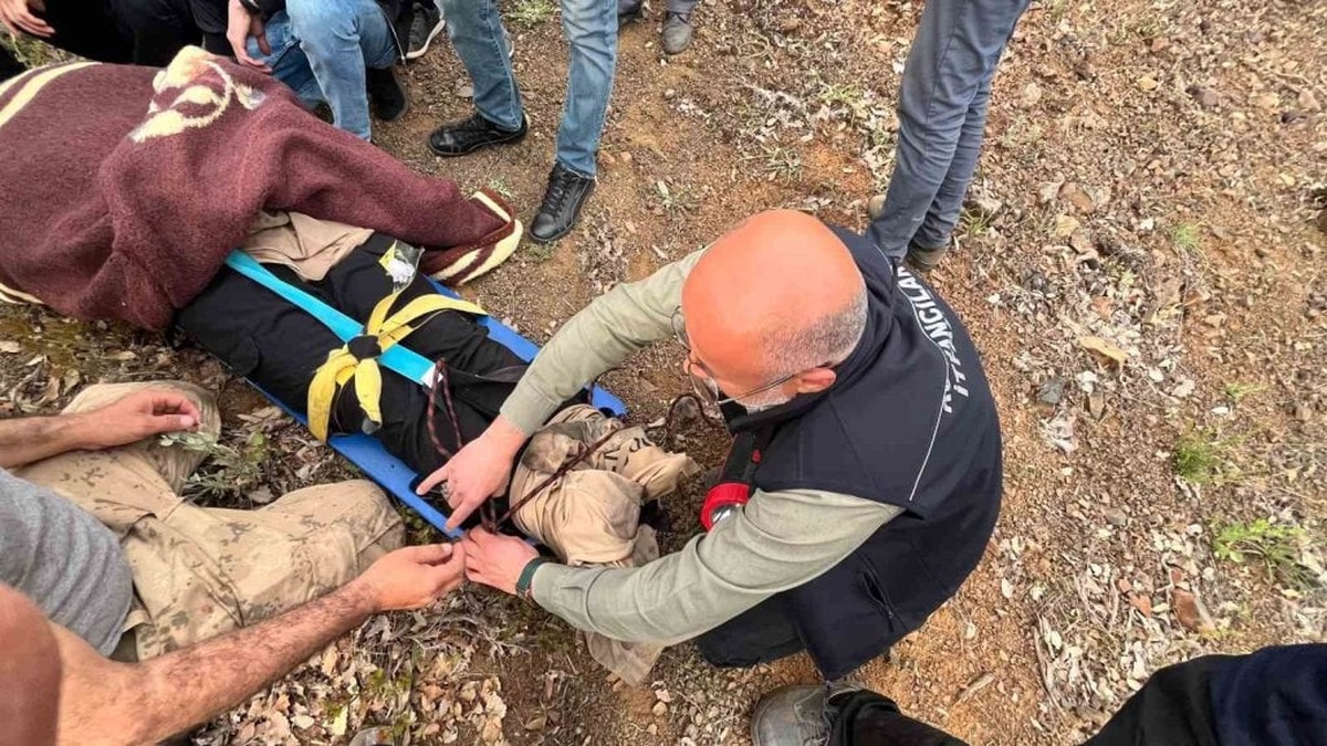 Palu'da uçurumdan düşen vatandaş itfaiye tarafından kurtarıldı
