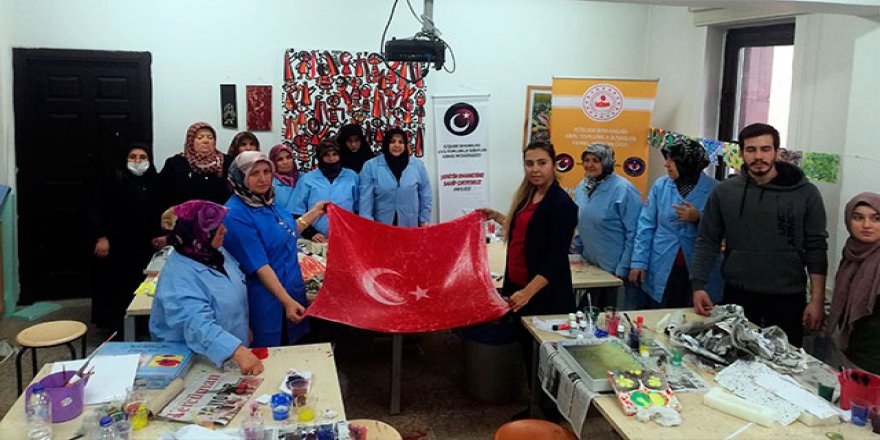 Şehit ve gazi yakınları 'ebru' yaptı