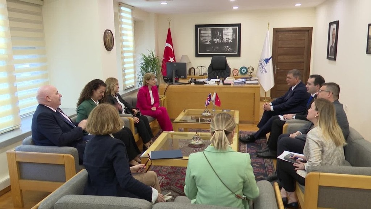 İzmir Büyükşehir Belediye Başkanı Cemil Tugay, Jill Morris'i ağırladı