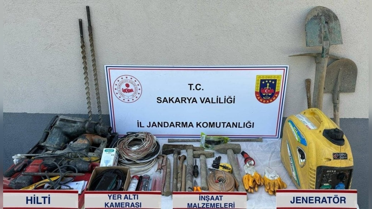 Akyazı'da kaçak kazı yapan 3 kişi yakalandı