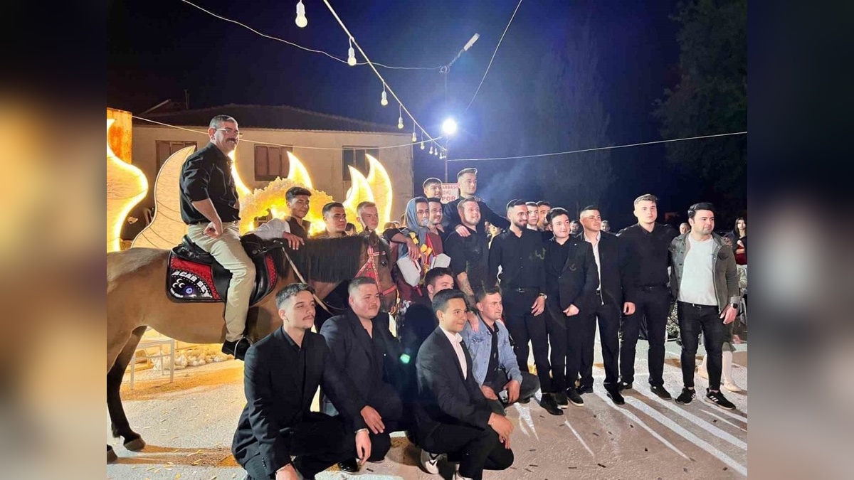 Çanakkale'de düğünde geline buzağı, damada at hediye edildi