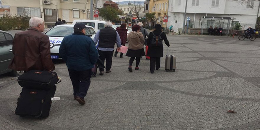 Adalar'da faytonlar durduruldu... Ziyaretçiler yürüyor ya da bisiklet kiralıyor