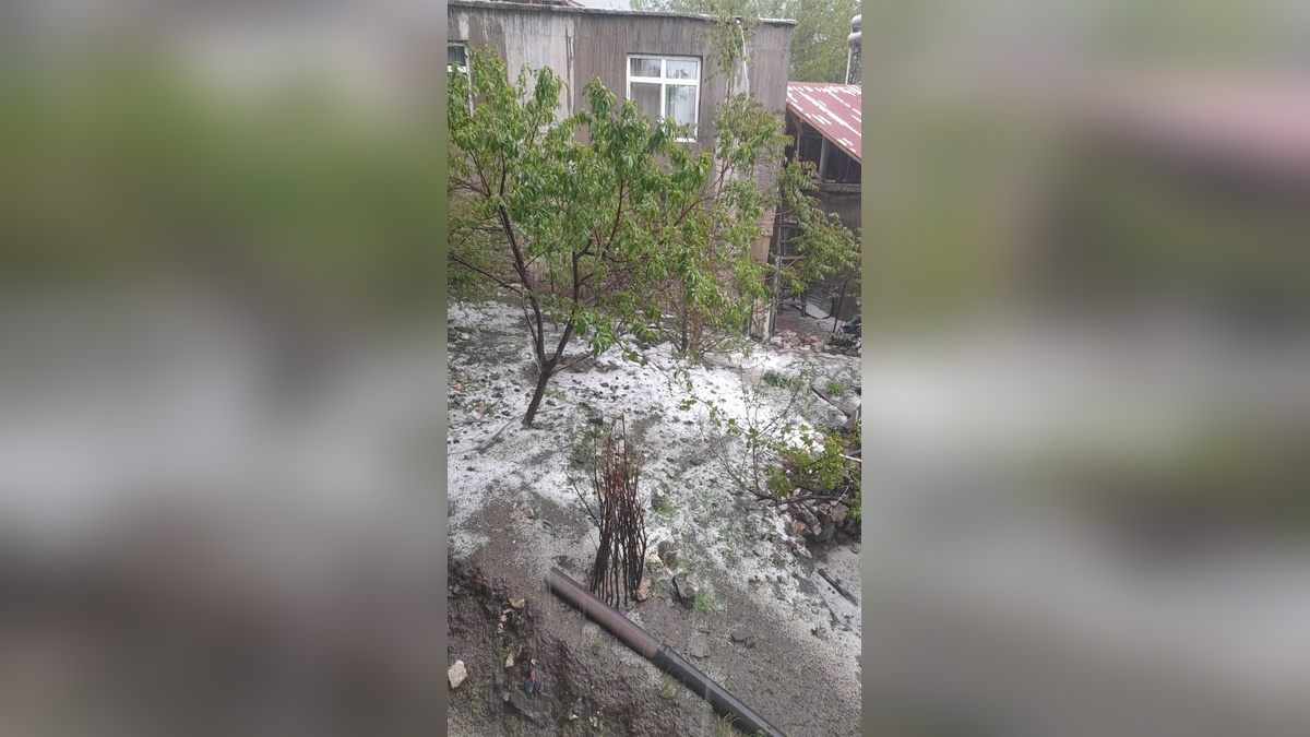 Elazığ Arıcak'ta dolu hayatı felç etti