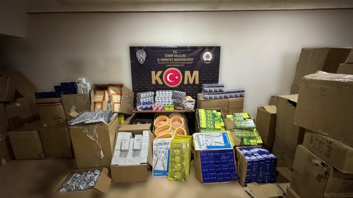 İzmir'de 42 milyon TL değerinde kaçak oto yedek parçası ve akaryakıt ele geçirildi
