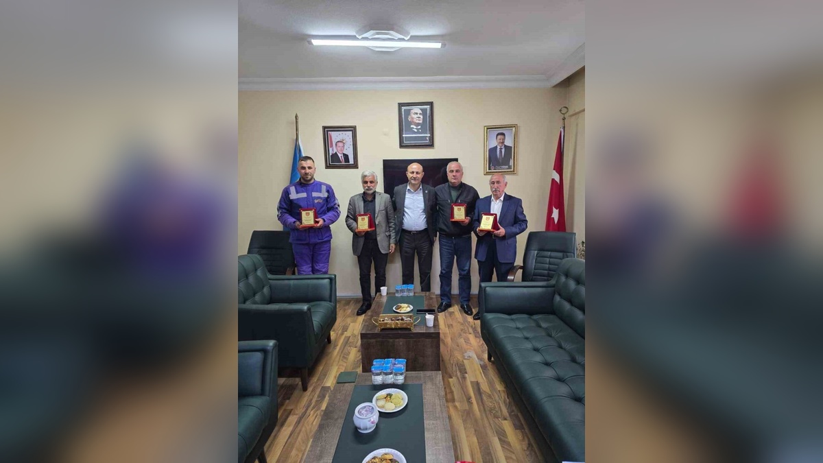 Kars'ta yılın şoförlerine plaket verildi