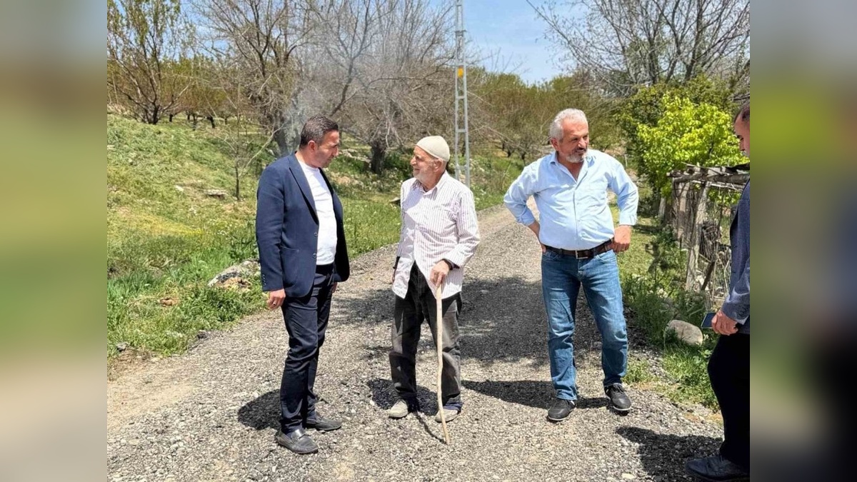 Ulutaş, Akçadağ'da yol çalışmalarını inceledi