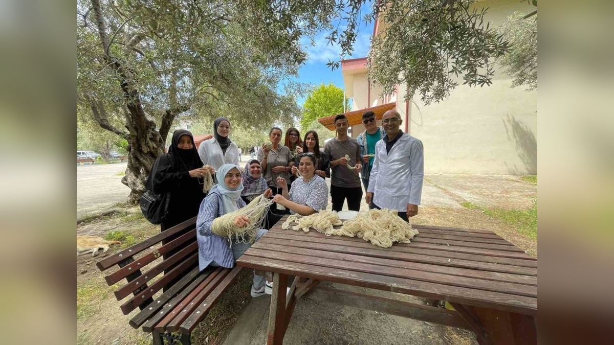 Edremit'te öğrenciler geleneksel kök boyamacılığı yaşattı