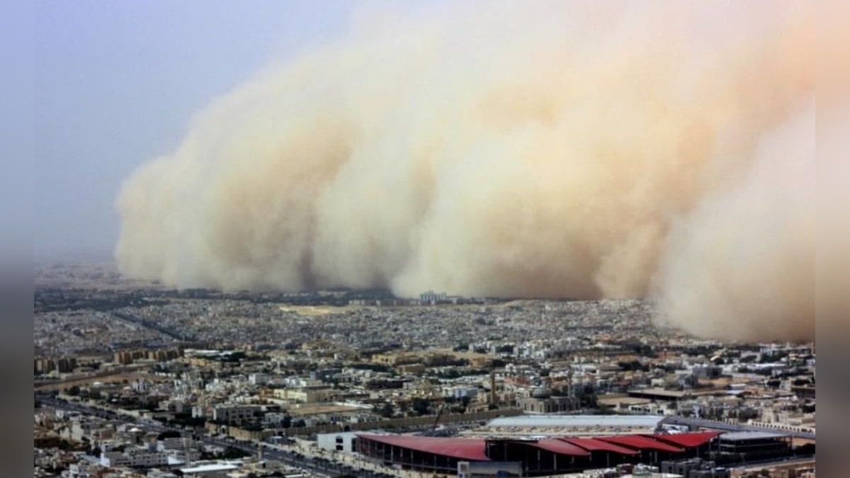 İran'da kum fırtınası: Bazı eyaletlerde eğitime ara verildi
