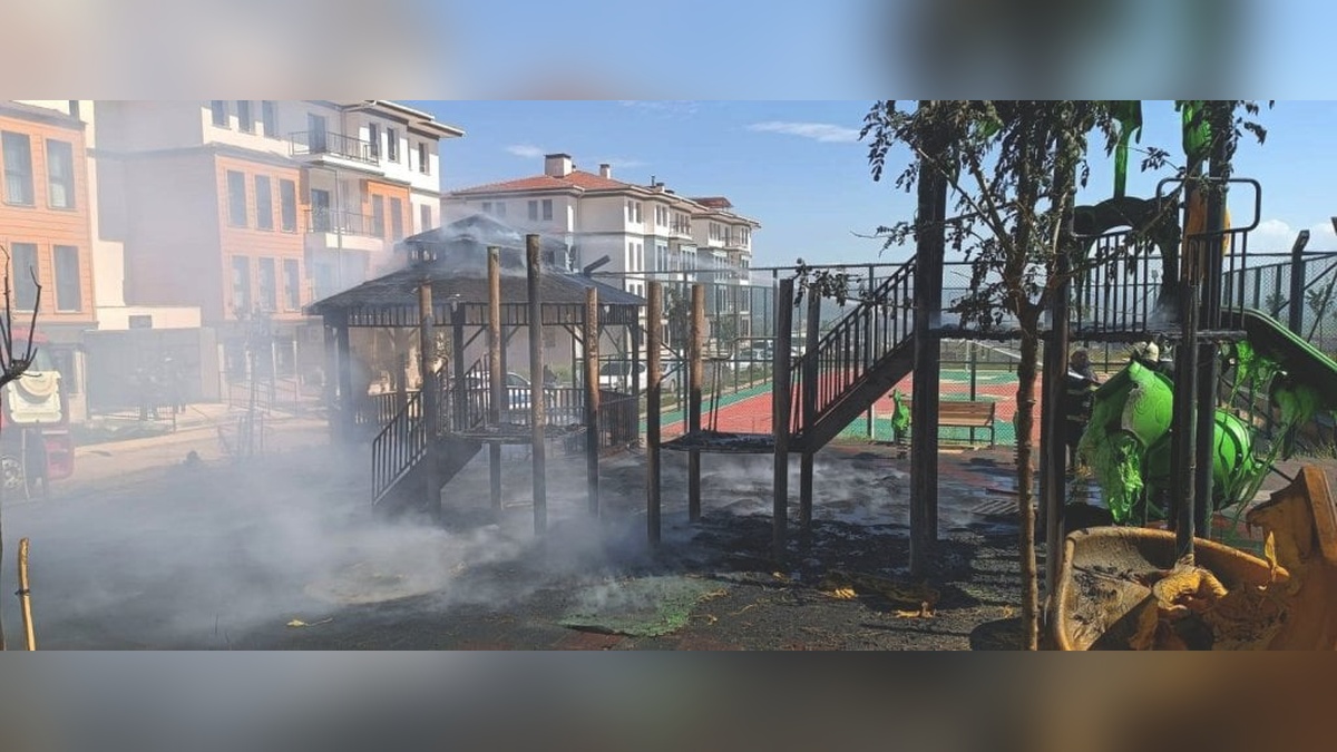 Nurdağı'nda çocuk parkı oyun grubu yandı