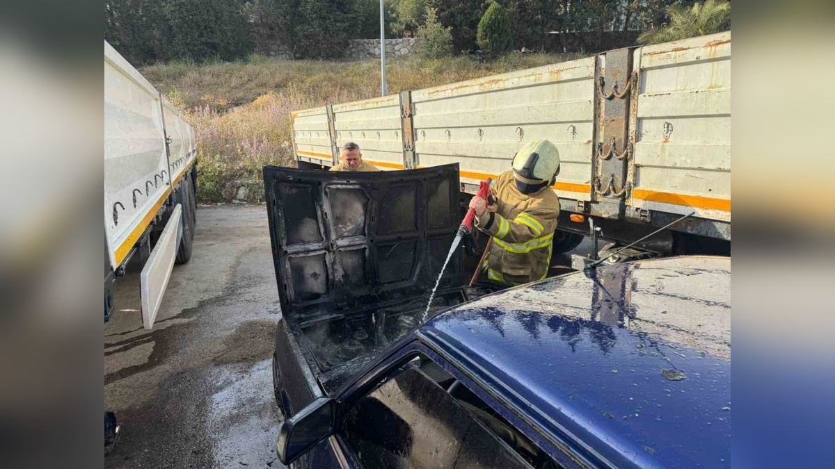 Erdek'te park halindeki otomobilde yangın