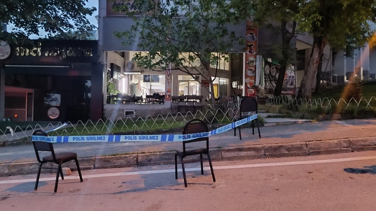 Bursa'da kıraathaneye motosikletli saldırı