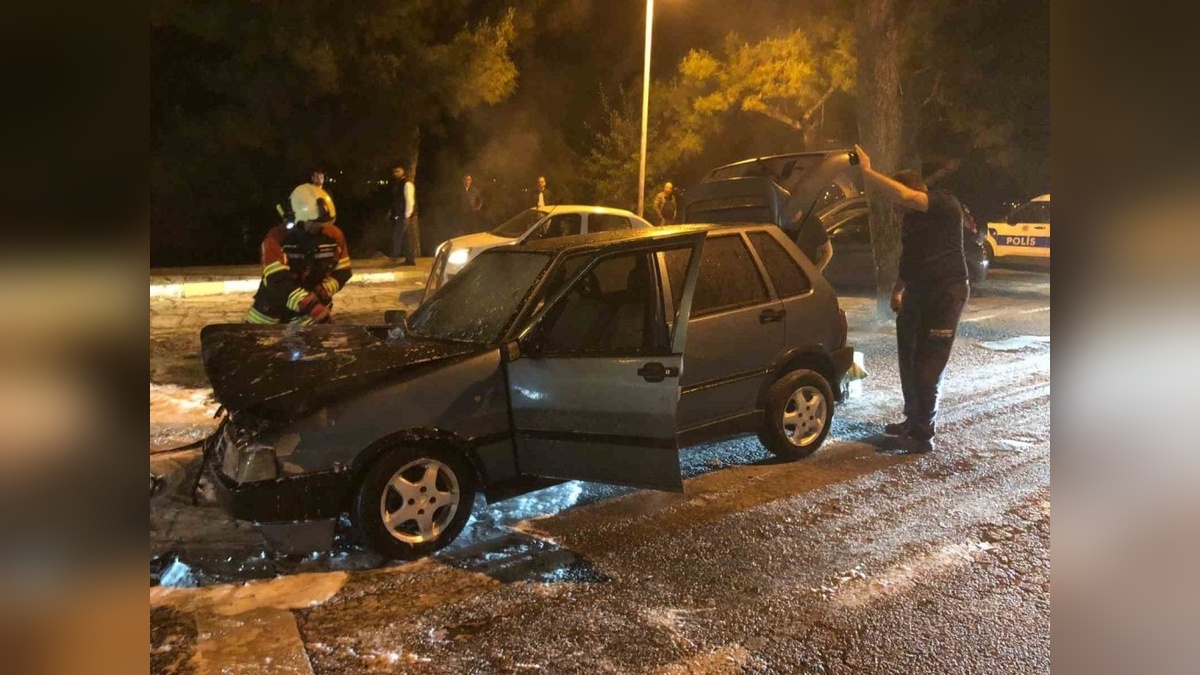 Ayvalık'ta park halindeki araçta yangın çıktı