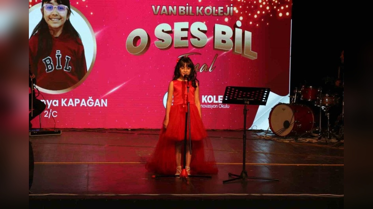 Van'da minik öğrenciler ses yarışmasında mest etti