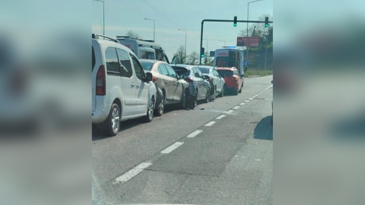 Bulancak'ta zincirleme kaza: 2 yaralı, yol trafiğe kapandı