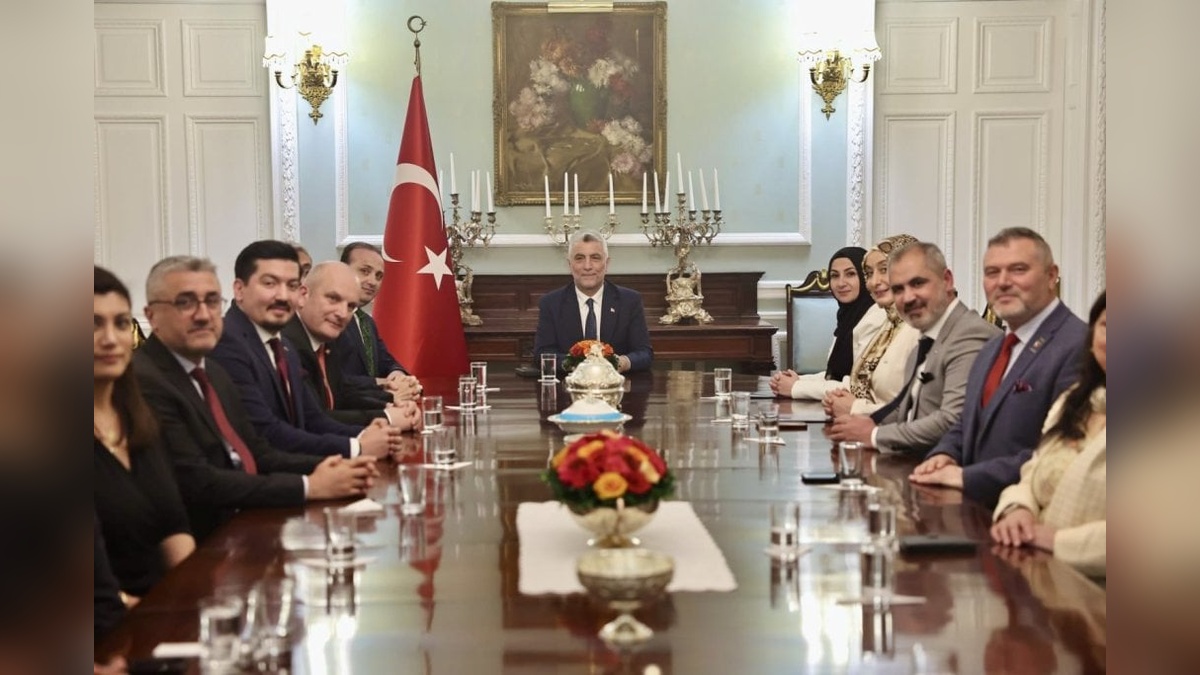 Bolat, Londra'da MÜSİAD üyeleri ve Türk vatandaşlarıyla buluştu