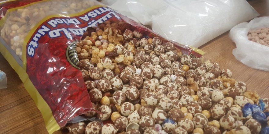 Meyve suyu kutuları ve leblebi paketlerinden uyuşturucu çıktı