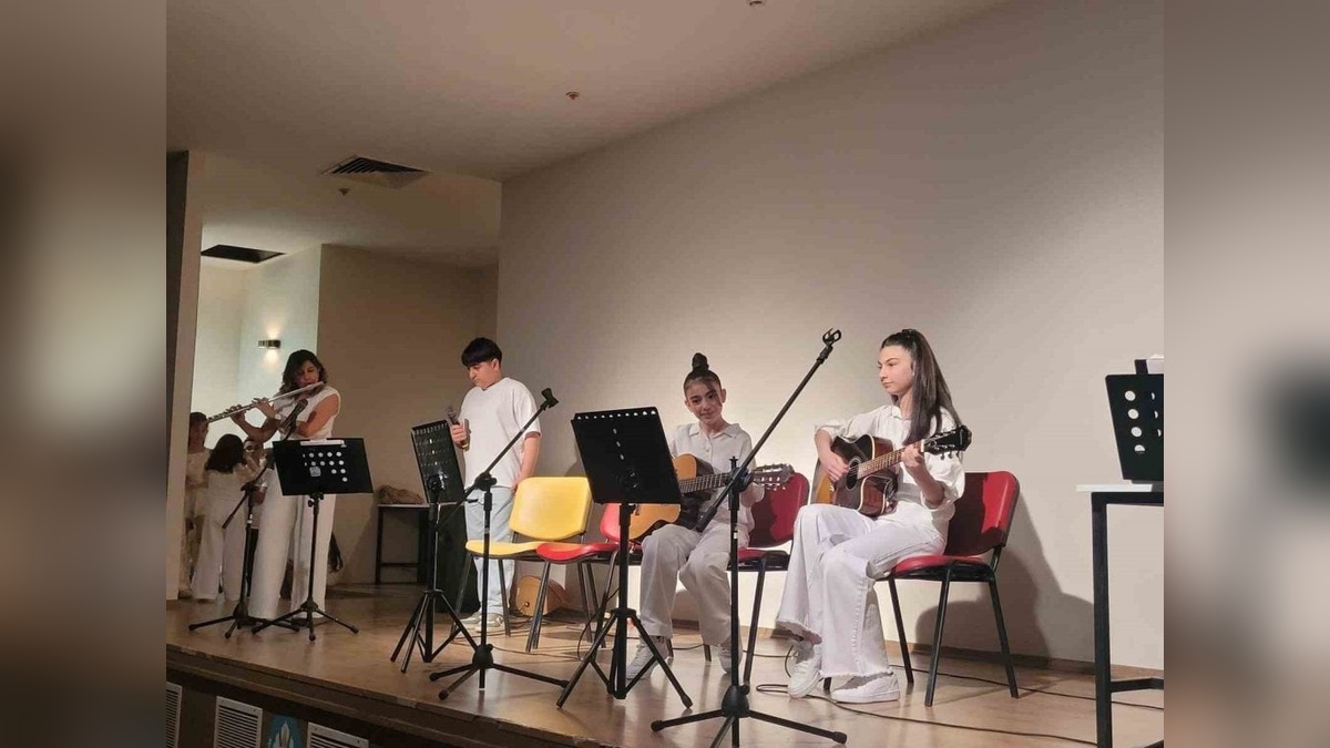 Yunusemre'de öğrenciler müzik gecesiyle izleyenleri büyüledi