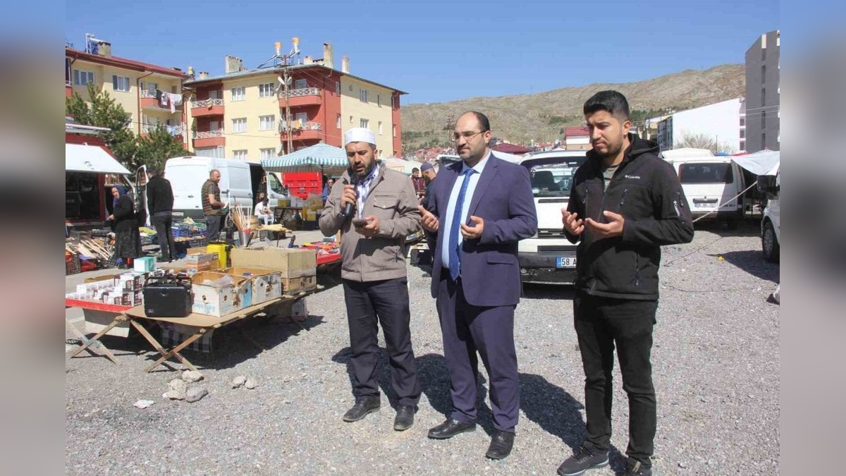 Zara'da semt pazarı dualarla açılıyor