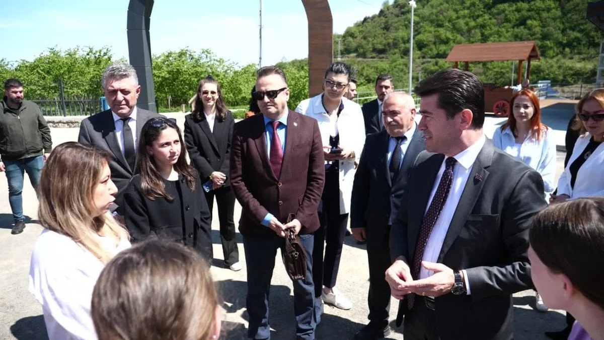 Ahmet Kaya, Erasmus öğrencilerini En Mutlu Köy'de ağırladı