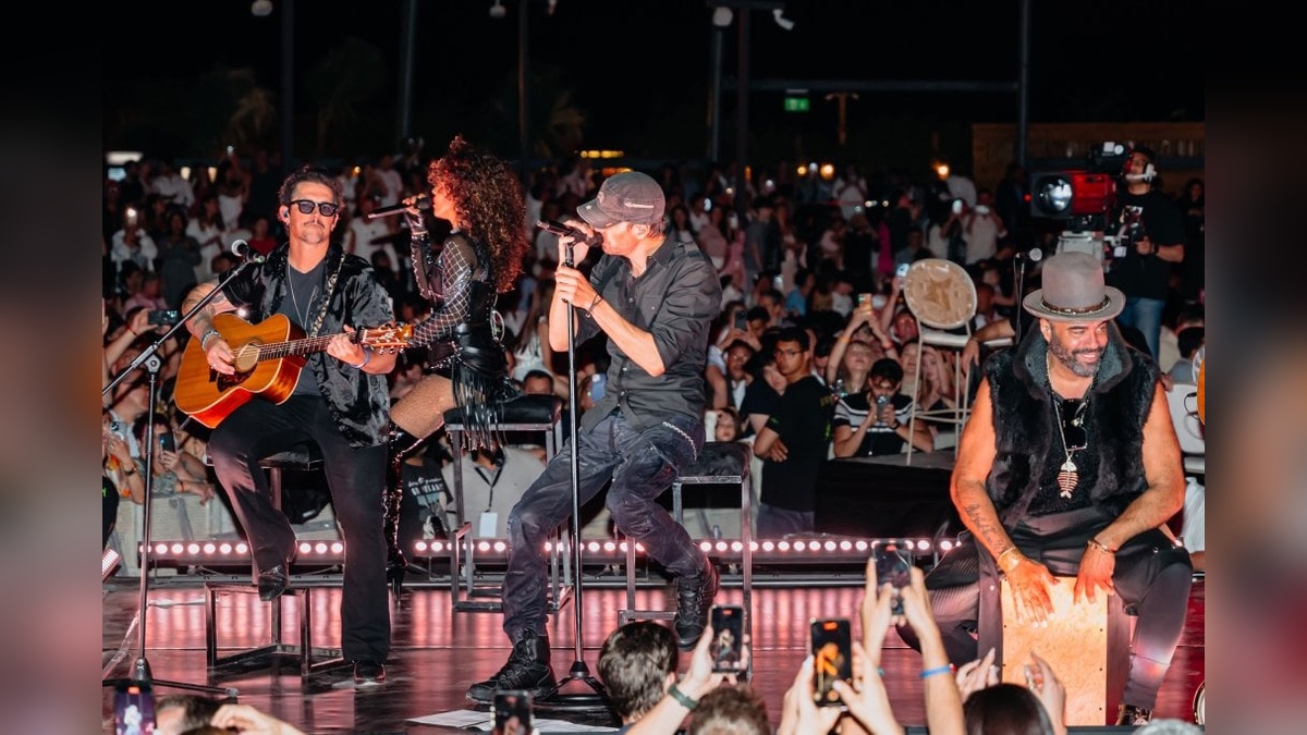 Enrique Iglesias, Şarm El Şeyh'te binlerce hayranıyla buluştu