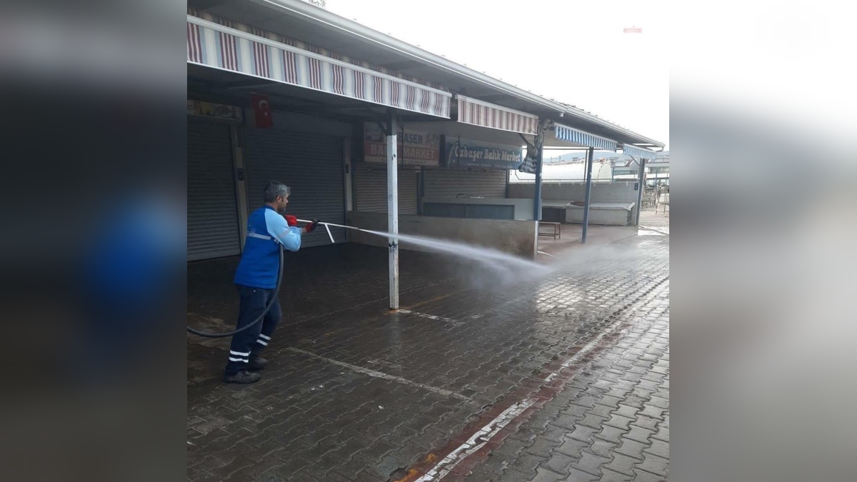 Didim Belediyesi, Akbük pazarında temizlik çalışması yaptı