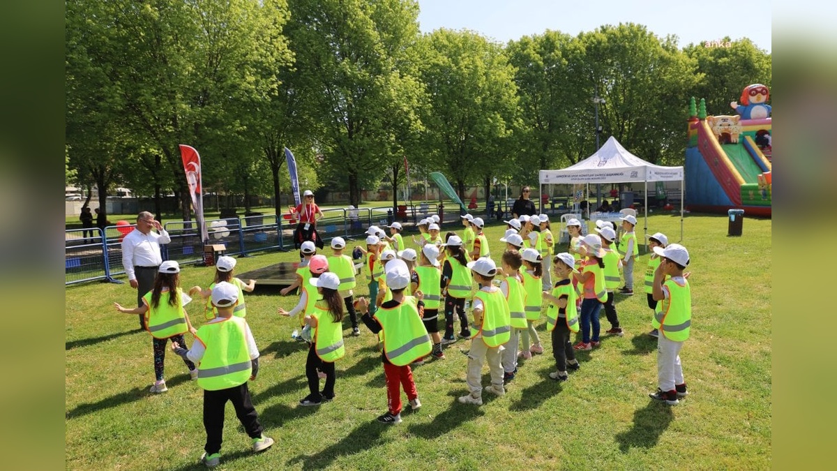 Bursa'da minikler Uluslararası Spor Festivali'nde eğlendi