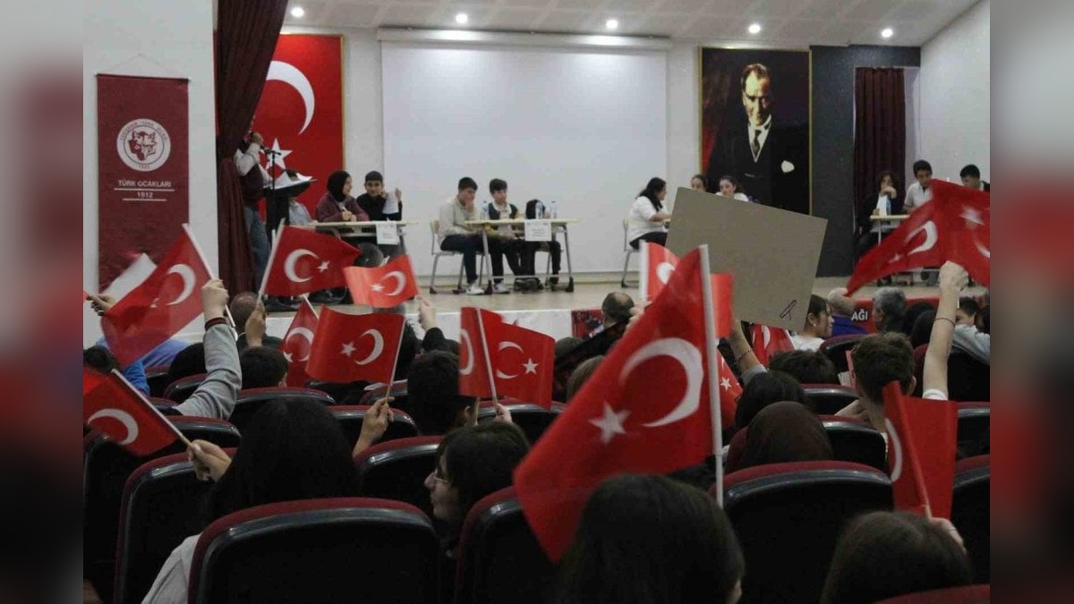 Eskişehir Eti Sosyal Bilimler Lisesi ve Şehit Teğmen Subutay Alkan Ortaokulu yarışmada birinci oldu