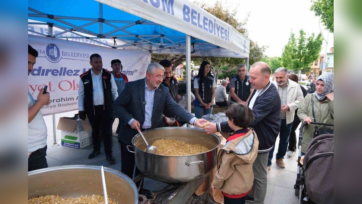 Çorum Belediyesi Hıdırellez'de vatandaşa hedik ikram etti