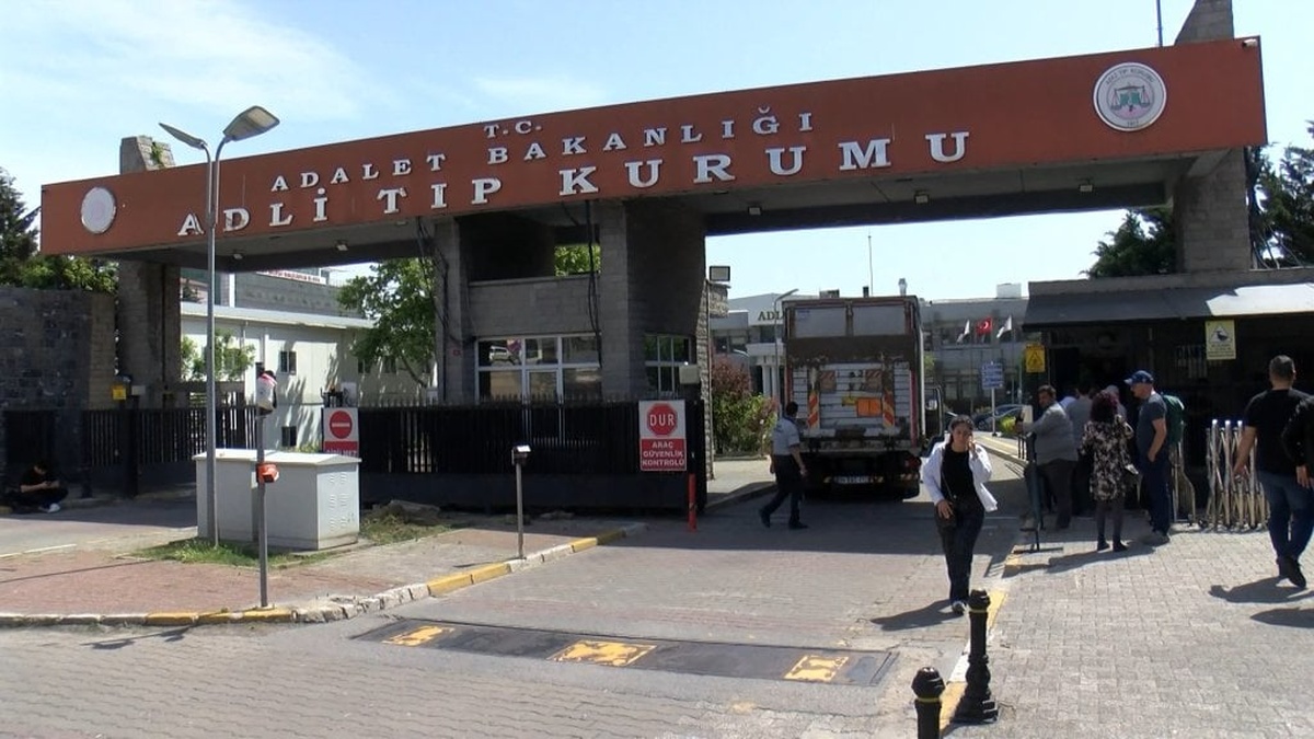 Kadıköy'de yangında ölen Süha Oğuzertem'in cenazesi teslim edildi